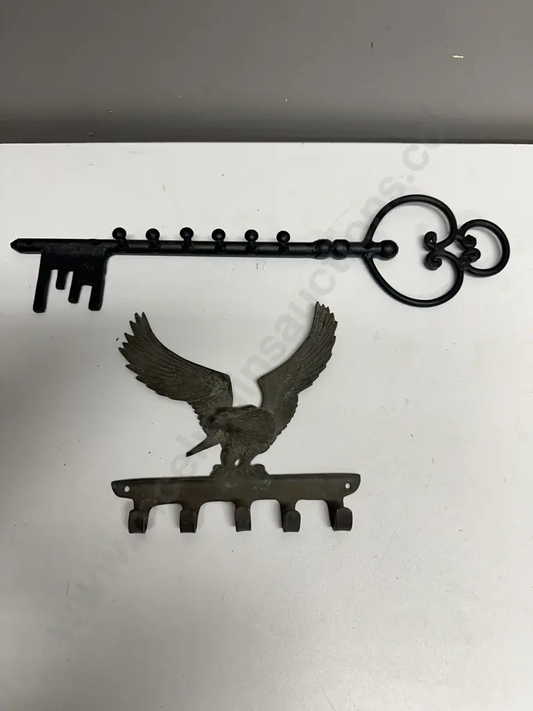 Vintage Wall Hung Eagle & Key Hooks Image 1++