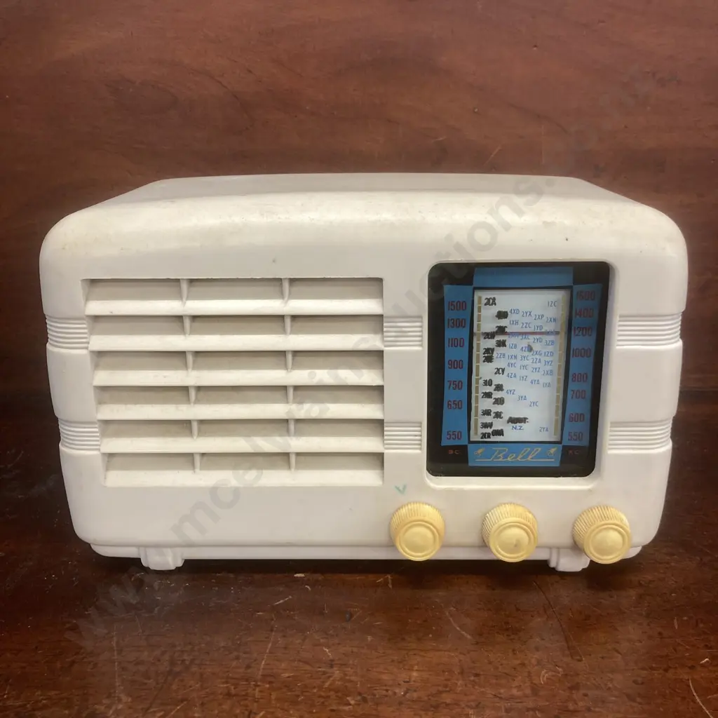 Bell Colt 5-Valve Radio, Circa 1955 Image 1++