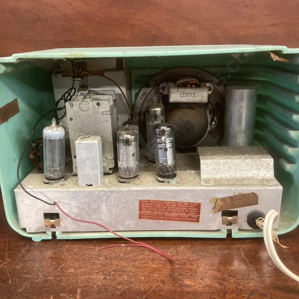 La Gloria 'IMP" 5-Valve Broadcast Radio, Circa 1956 Image 1++
