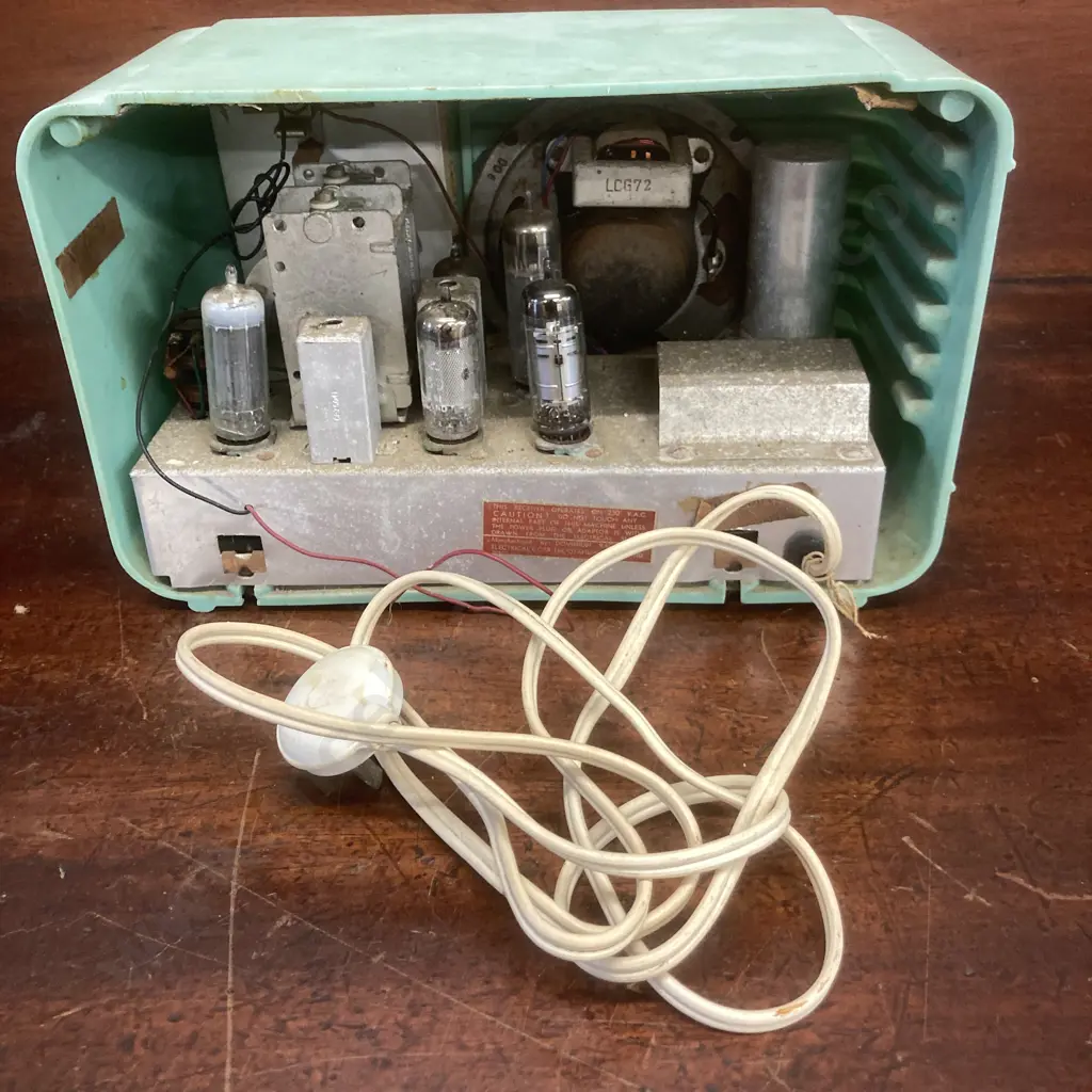 La Gloria 'IMP" 5-Valve Broadcast Radio, Circa 1956 Image 1++