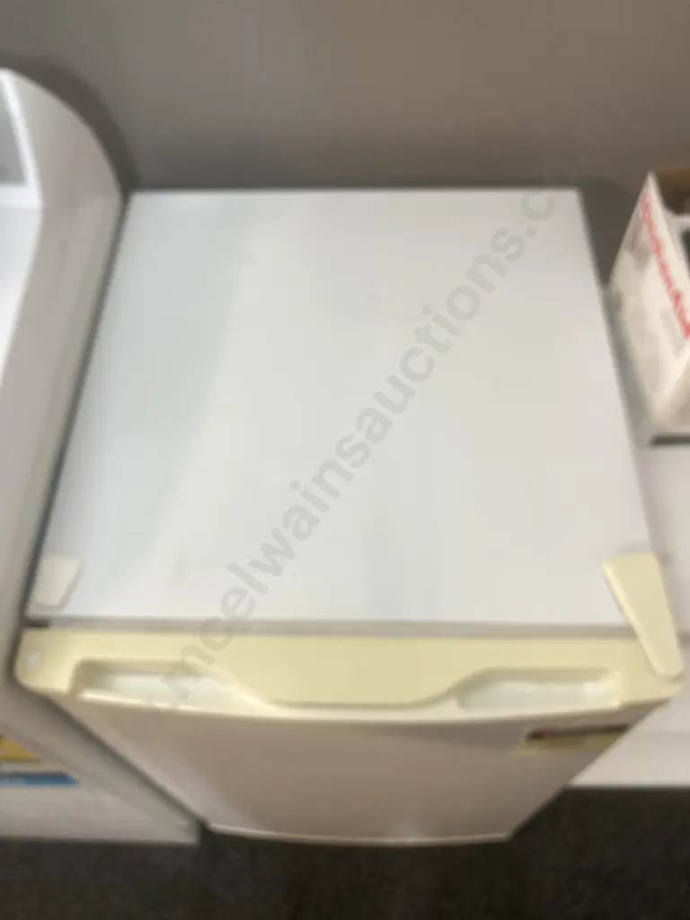 Aspira 115 Litre Bar Fridge Image 1++