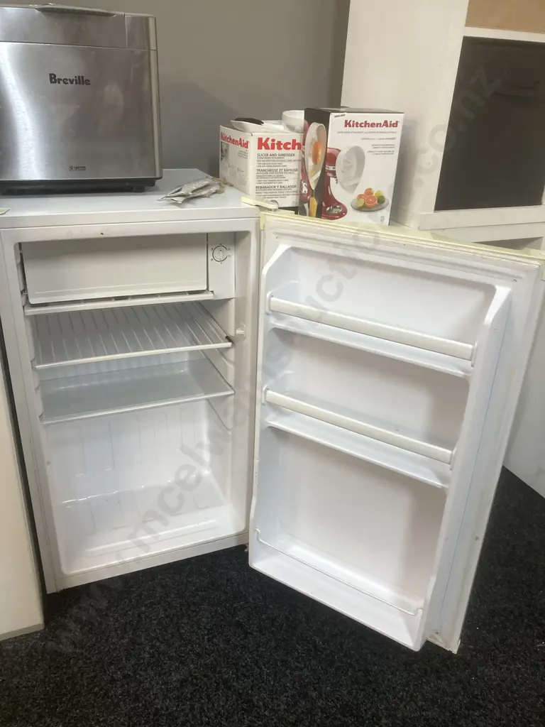 Aspira 115 Litre Bar Fridge Image 1++
