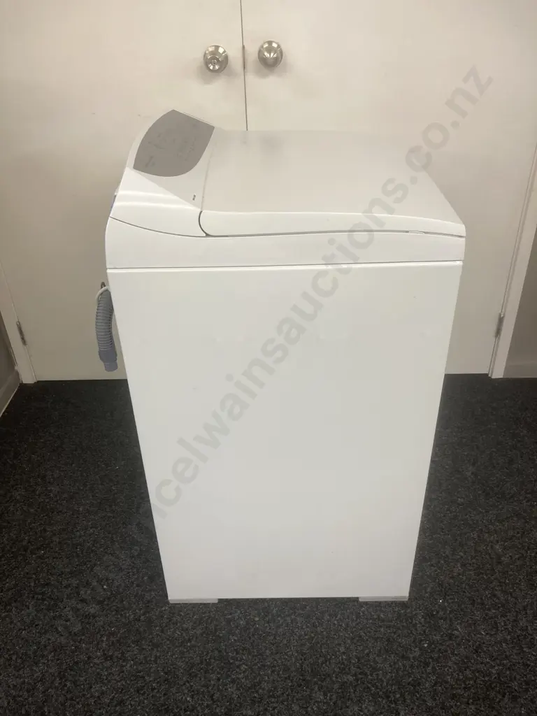 Fisher & Paykel 5.5kg WashSmart Top Load Washing Machine With Manual, #URV414551 (Purchased New 22/09/22) Image 1++