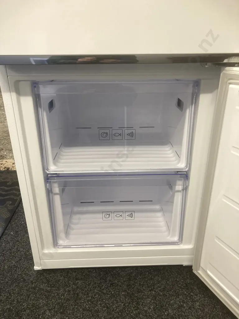 Samsung 310L Bottom Mount Fridge Freezer SRL336NW - White Image 1++