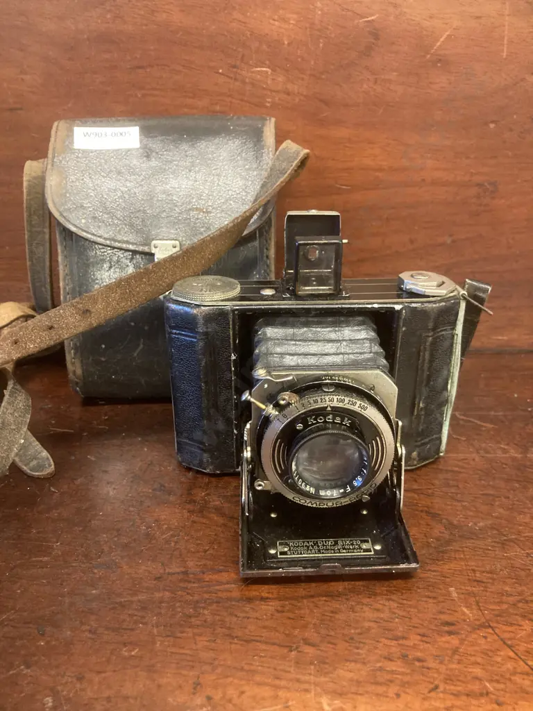 1930s Kodak Six-20 Duo Folding Camera with Kodak Anastigmat f:3.5 Lens & Original Case Image 1++