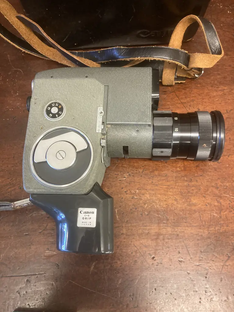 Canon 8-2 Reflex Zoom 8mm Cine Camera, 48mm Close-Up Lens, Boxed Filter & Original Leather Case Image 1++