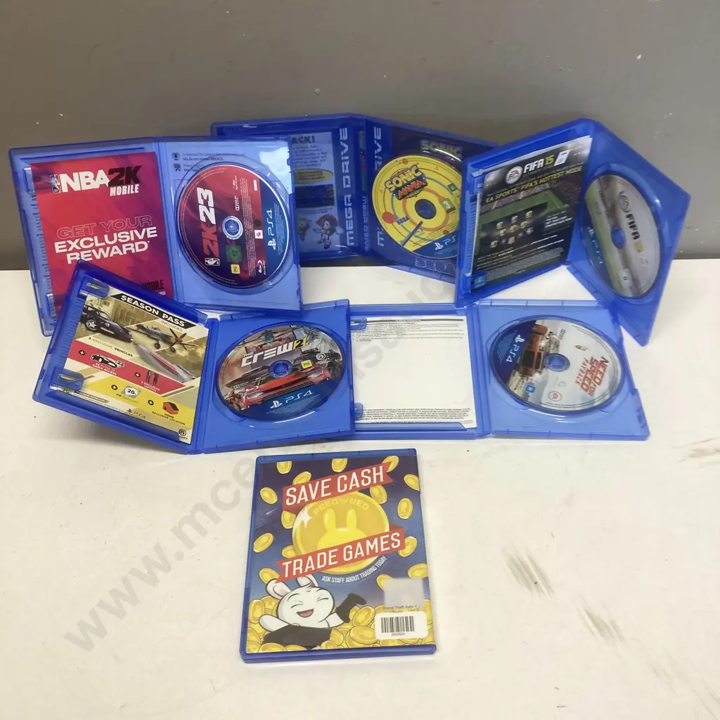PS4 Games With Cases x 5 With an Empty GTA V Case Image 1++