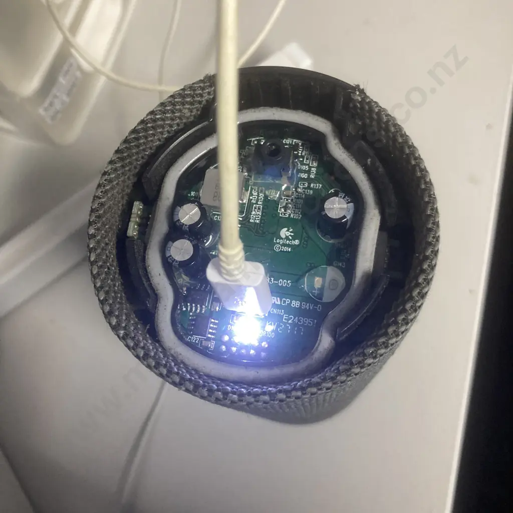 JBL Flip5 Portable Bluetooth Speaker & UE Boom (Missing its Base) Image 1++
