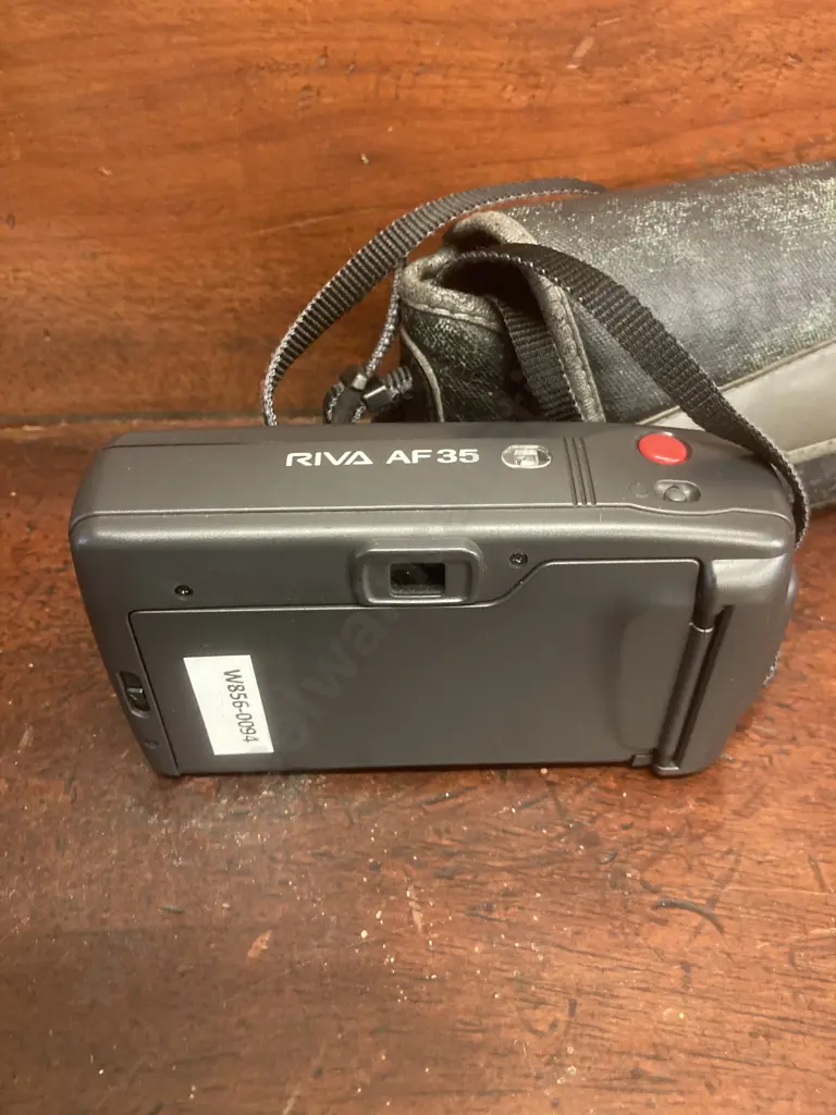 Minolta Riva AF35 35mm Film Camera Auto Focus, Exposure & Flash. Self Timer With Case (Sold with -92) Image 1++