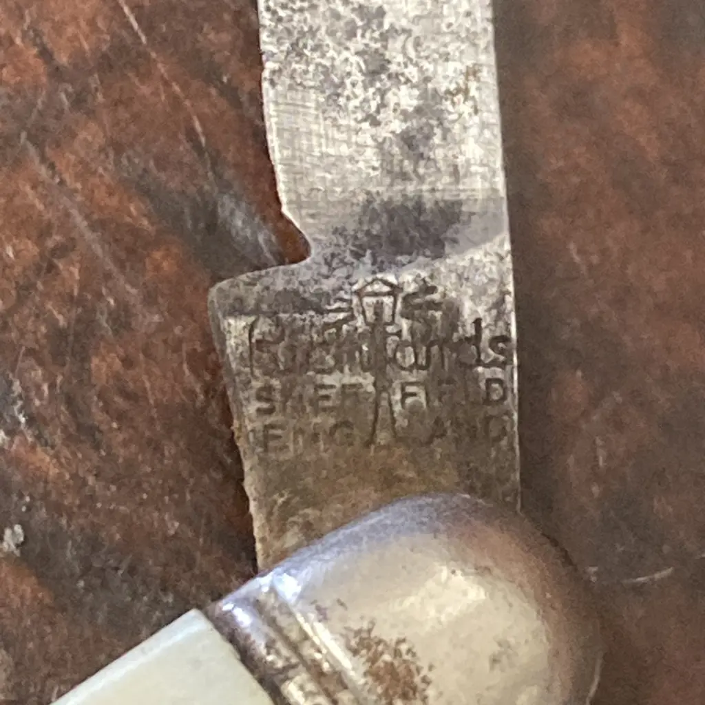 Vintage Richards Sheffield England Single Blade Pen Knife Circa 1950s And a Wood Handled Folding Knife (China) Image 1++
