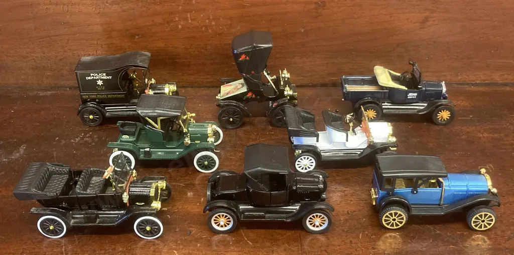 1903 Christmas Ford Runabout National Motor Museum 1/32 And Assortment of 7 Vintage Model Cars Image 1++