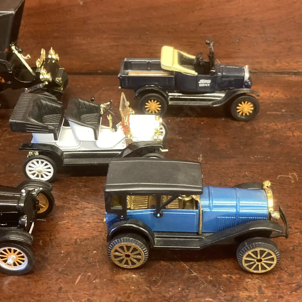 1903 Christmas Ford Runabout National Motor Museum 1/32 And Assortment of 7 Vintage Model Cars Image 1++