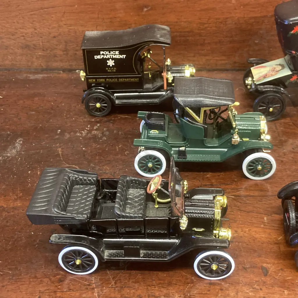 1903 Christmas Ford Runabout National Motor Museum 1/32 And Assortment of 7 Vintage Model Cars Image 1++