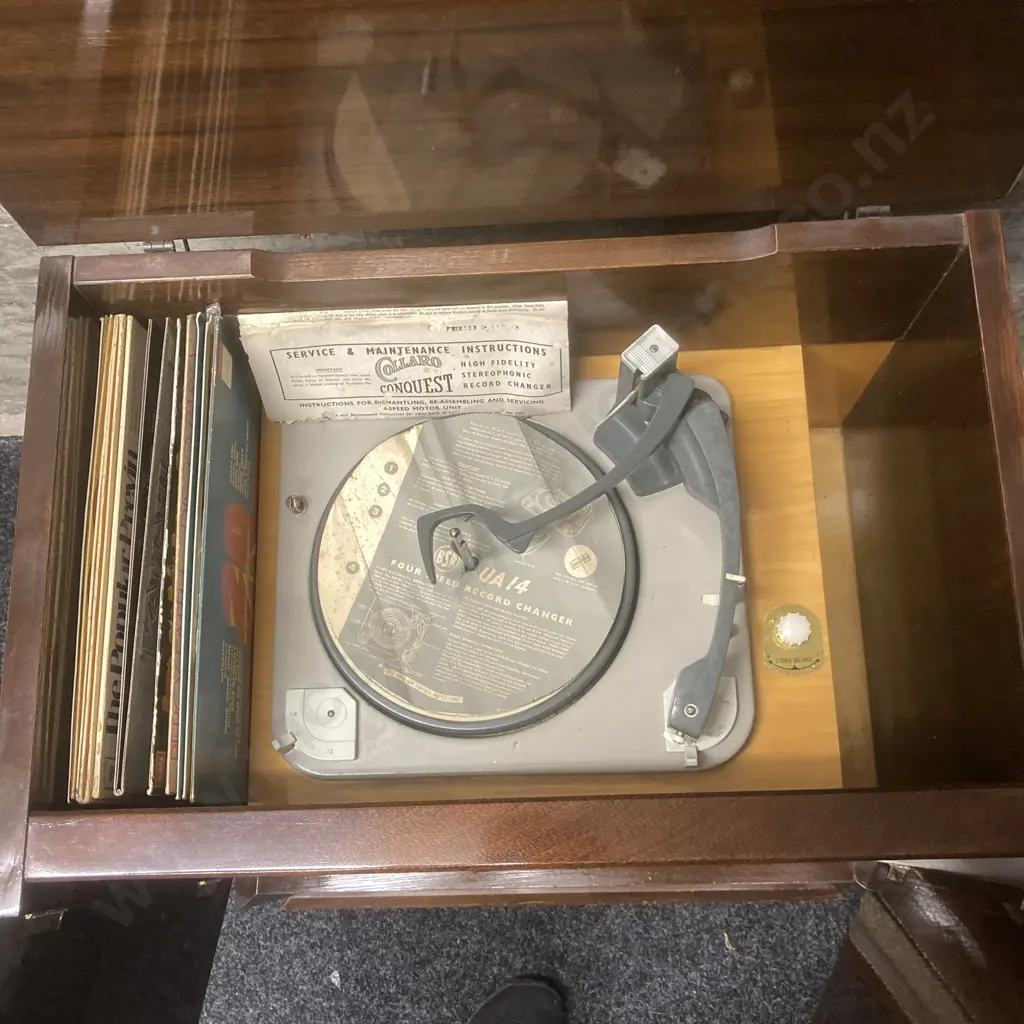 Vintage Wisemans Console Radiogram With Assorted LPs, Plug Needs Replacing (Veneer As Found) Image 1++