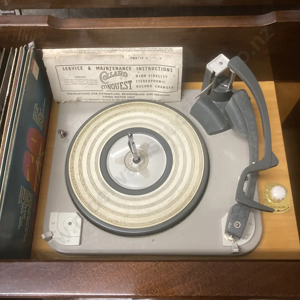 Vintage Wisemans Console Radiogram With Assorted LPs, Plug Needs Replacing (Veneer As Found) Image 1++