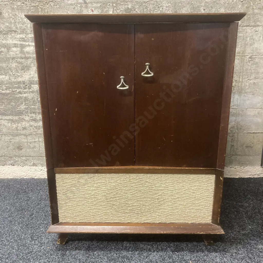 Vintage Wisemans Console Radiogram With Assorted LPs, Plug Needs Replacing (Veneer As Found) Image 1++