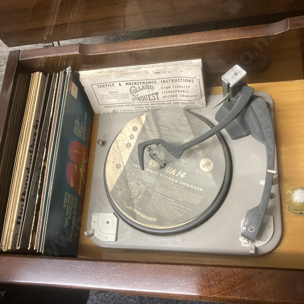 Vintage Wisemans Console Radiogram With Assorted LPs, Plug Needs Replacing (Veneer As Found) Image 1++