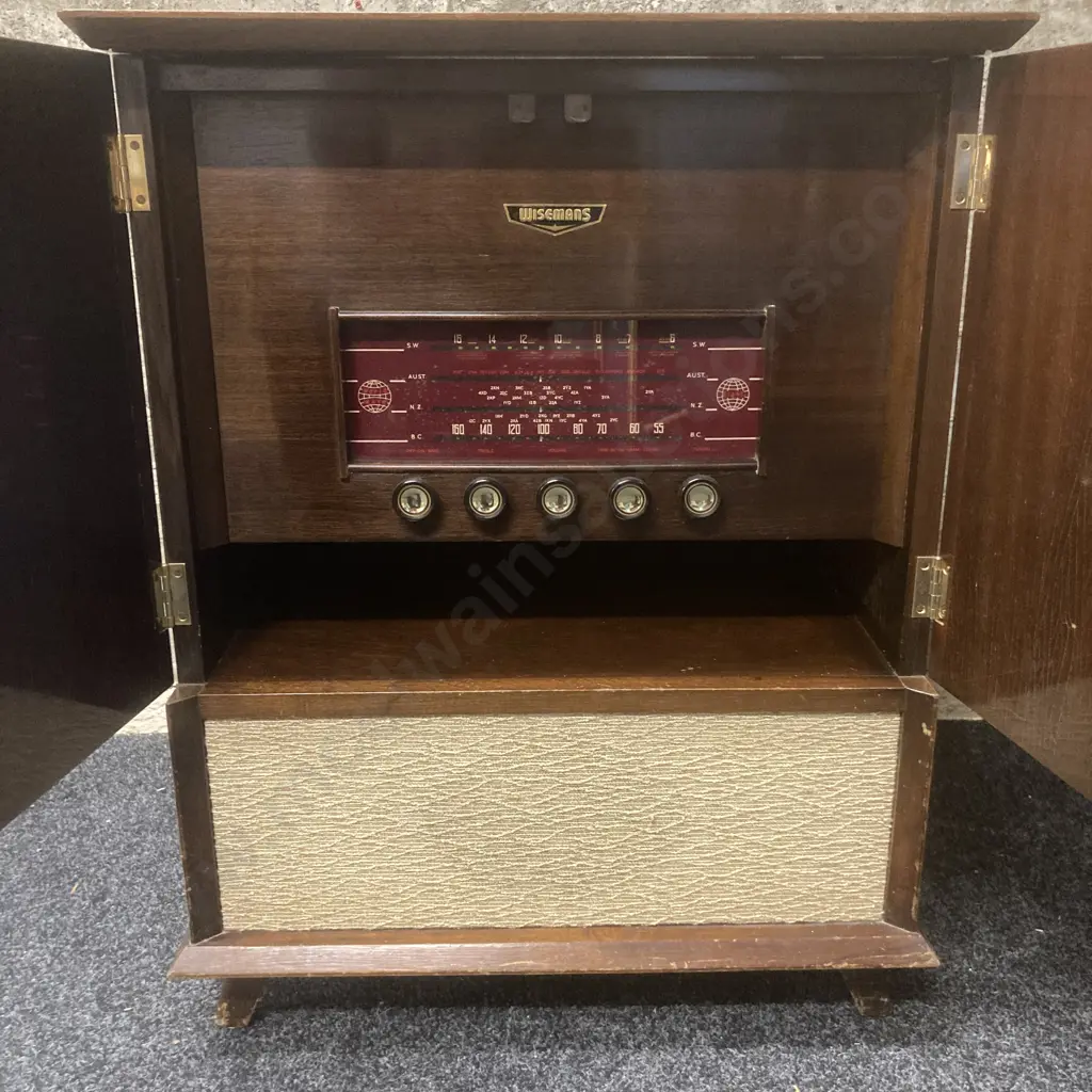Vintage Wisemans Console Radiogram With Assorted LPs, Plug Needs Replacing (Veneer As Found) Image 1++