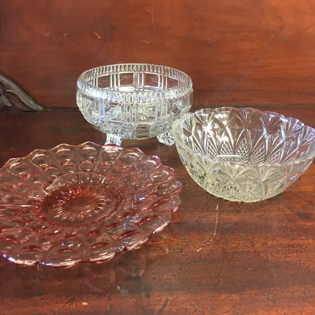 Selection Of Glassware Items Including Tri Footed Bowl, Platter Etc Image 1++