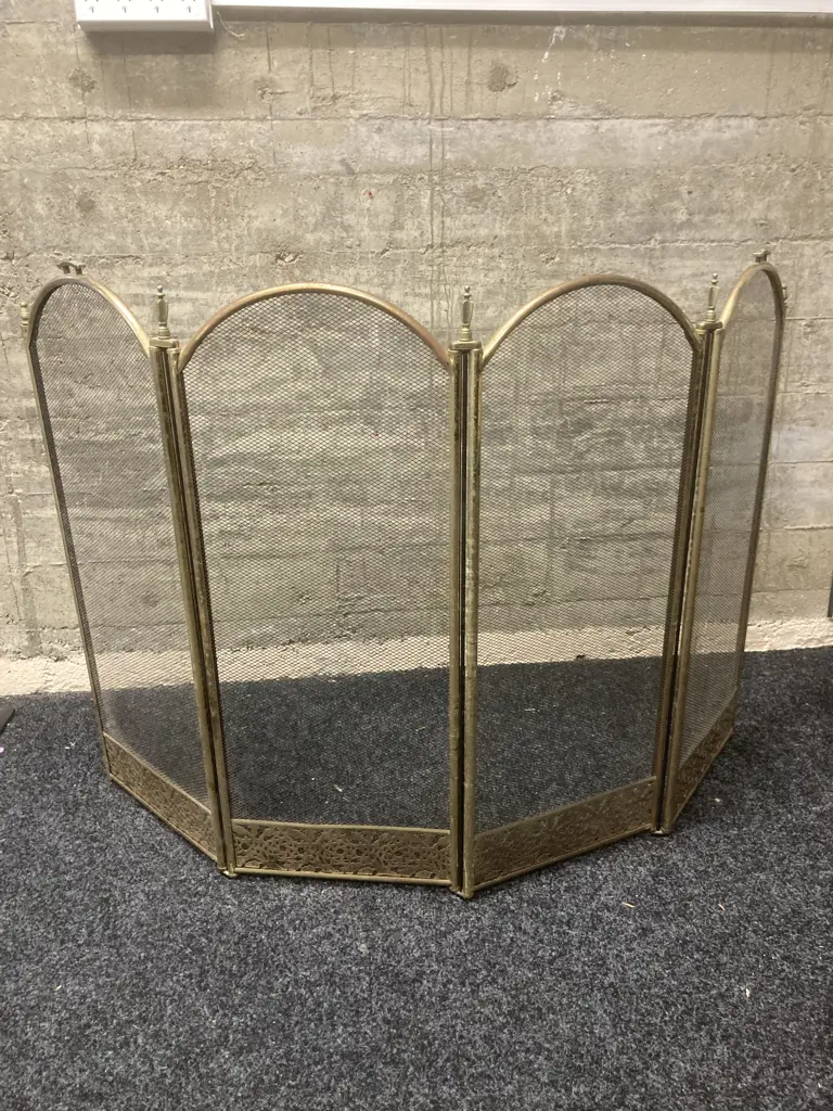 Vintage Brass & Wire Mesh Folding Fire Guard. 81 x 133cm Image 1++