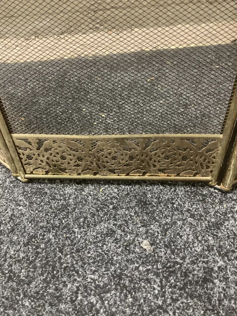 Vintage Brass & Wire Mesh Folding Fire Guard. 81 x 133cm Image 1++
