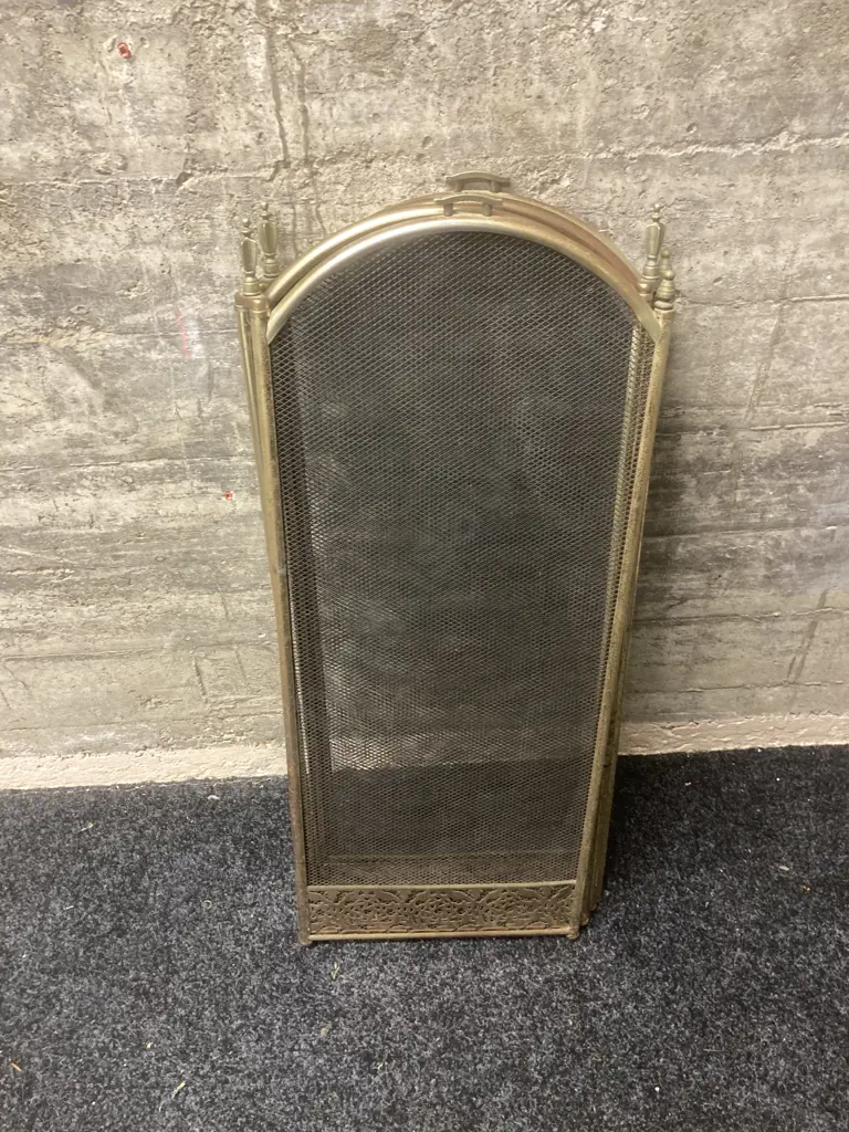 Vintage Brass & Wire Mesh Folding Fire Guard. 81 x 133cm Image 1++