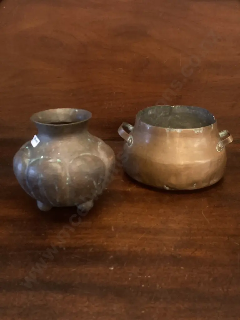 Arts & Crafts Copper Forged Bulbous Vase. 15 x 15cm With Vintage Copper Pot. 10 x 20cm Image 1++