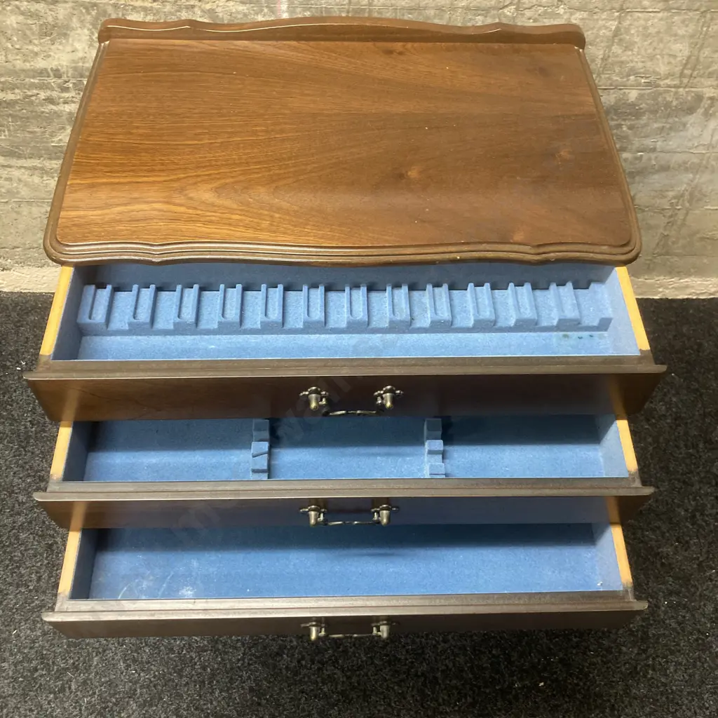 Queen Anne Style Cutlery Canteen Table With 3 Moulded Lined Drawers. H76 W65 D40cm Image 1++