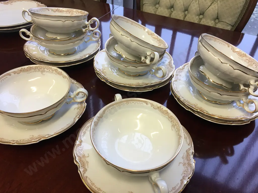 Hutschenreuther 'Sylvia' Dinnerware 64 Pieces #1814 Image 1++