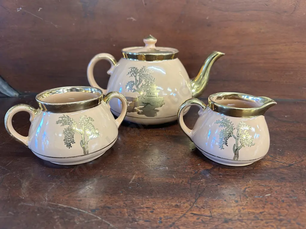 Staffordshire 'Gibsons' Teapot, Creamer & Bowl. Image 1++