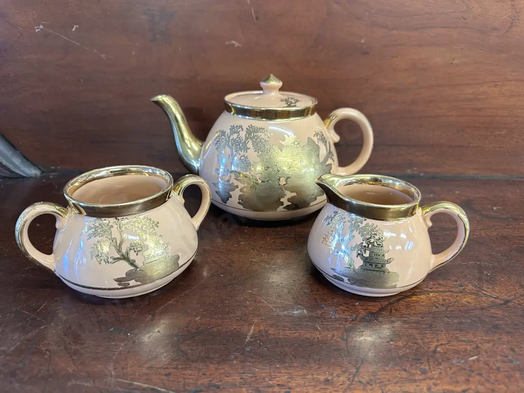 Staffordshire 'Gibsons' Teapot, Creamer & Bowl. Image 1++