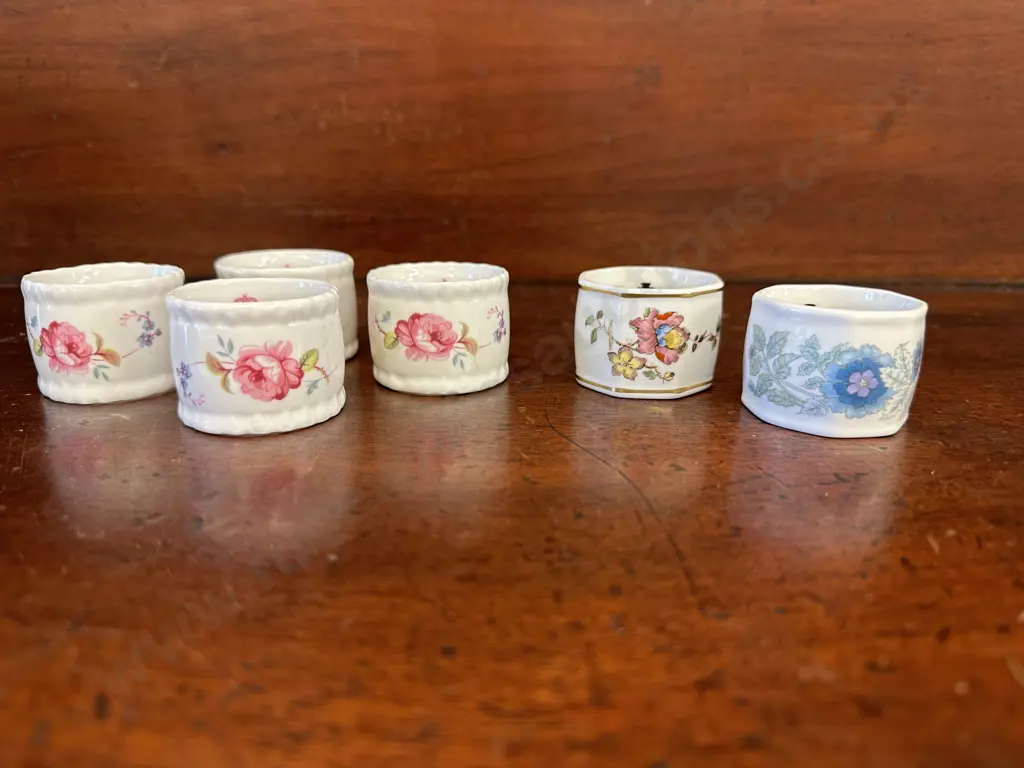 Set Of Four Coal Port 'Shrewsbury' & Wedgwood 'Swallow' China Napkin Rings Image 1++