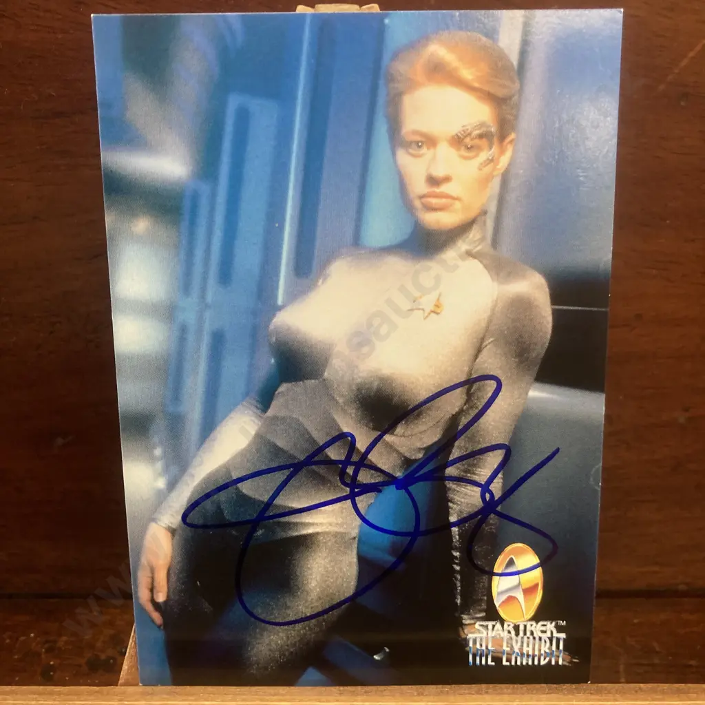 Jeri Ryan as Seven of Nine - Star Trek Voyager, Autographed Star Trek The Exhibit Card & 20x25cm Photo Image 1++
