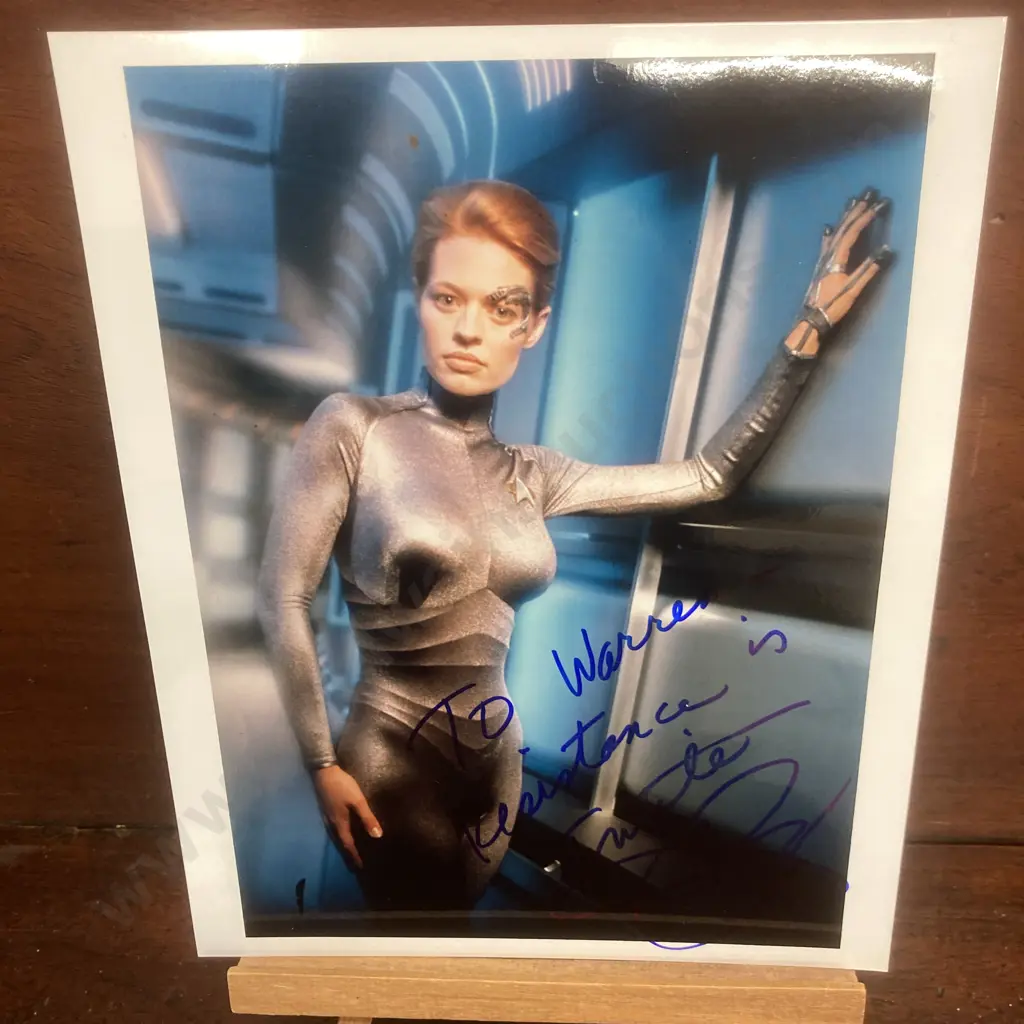 Jeri Ryan as Seven of Nine - Star Trek Voyager, Autographed Star Trek The Exhibit Card & 20x25cm Photo Image 1++