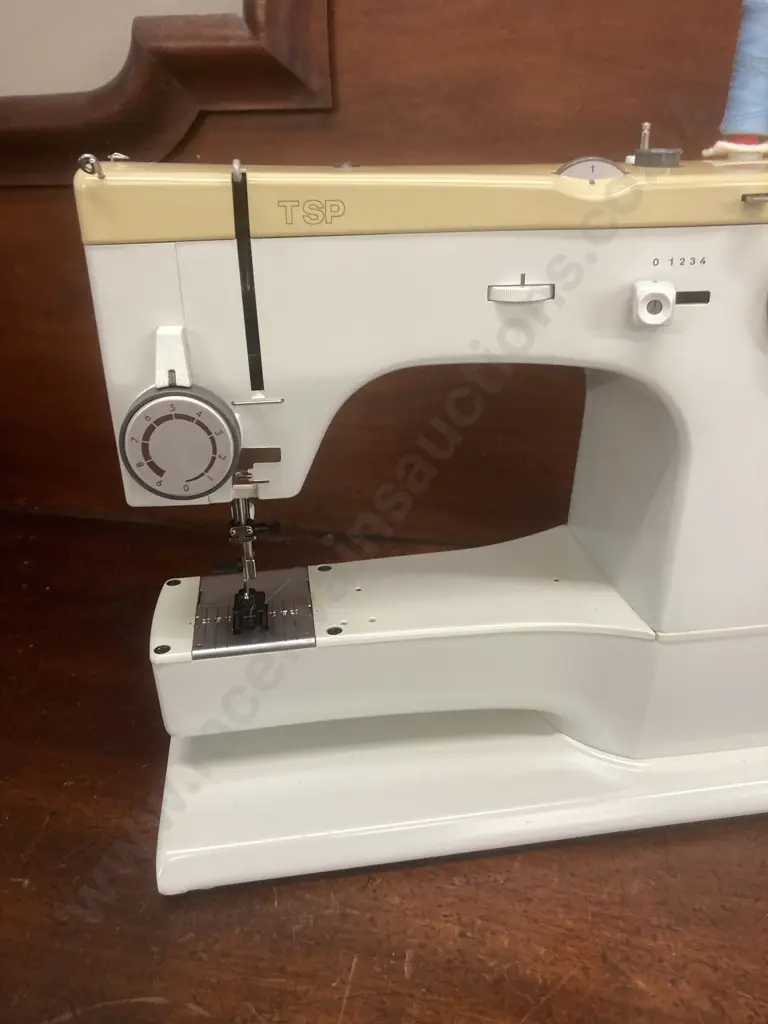 Elna T SP Sewing machine With Manual & Accessories, #72CR180312 Image 1++