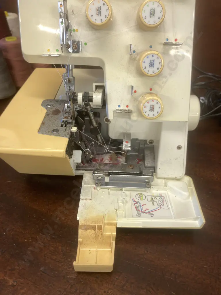 Bernina Bernette FunLock 006 Overlocker With Large Assortment of Overlocker Thread Image 1++