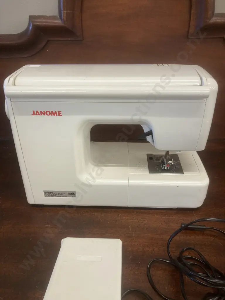 Janome Memory Craft 4900 Sewing Machine Image 1++