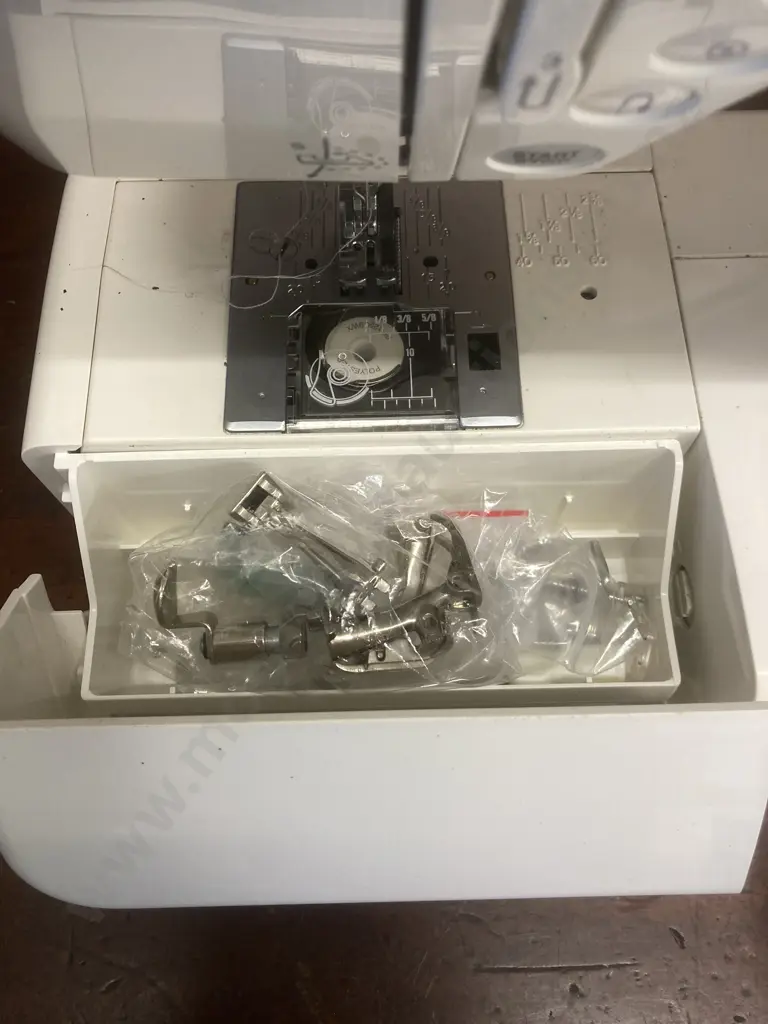 Janome Memory Craft 4900 Sewing Machine Image 1++