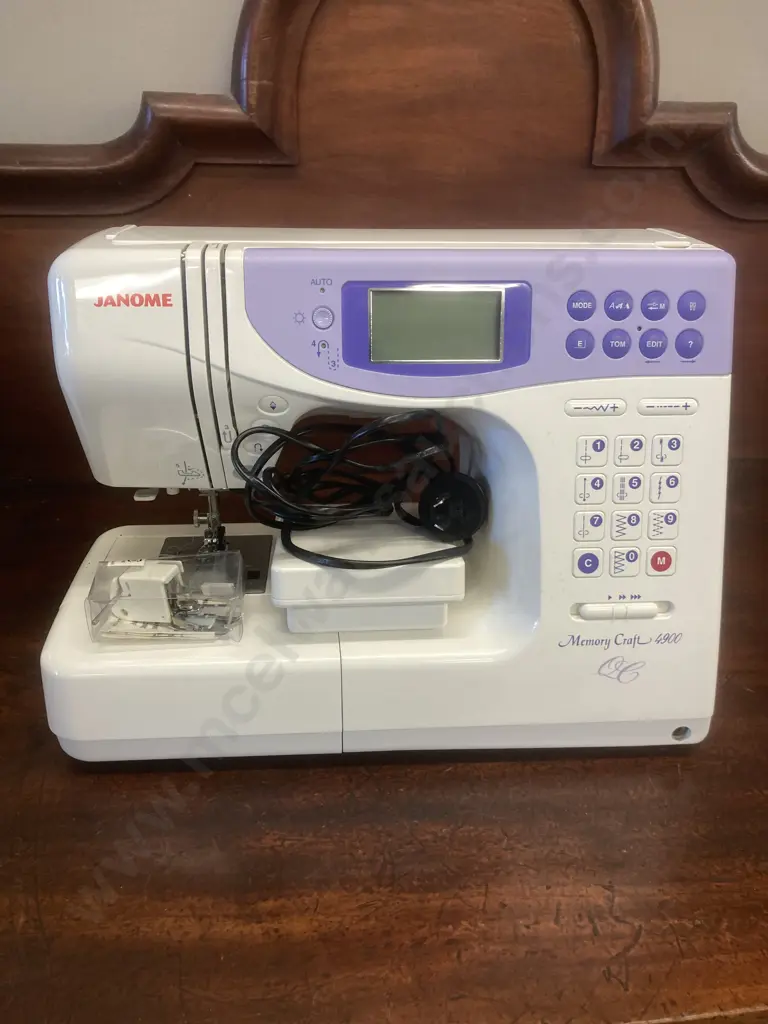 Janome Memory Craft 4900 Sewing Machine Image 1++