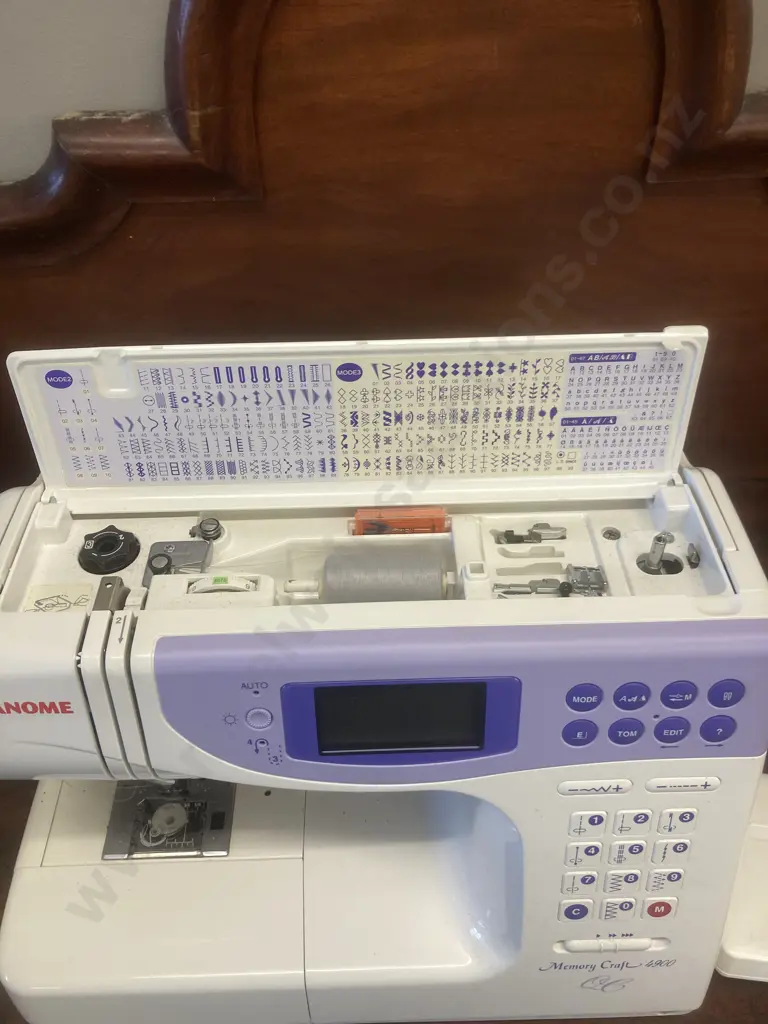 Janome Memory Craft 4900 Sewing Machine Image 1++