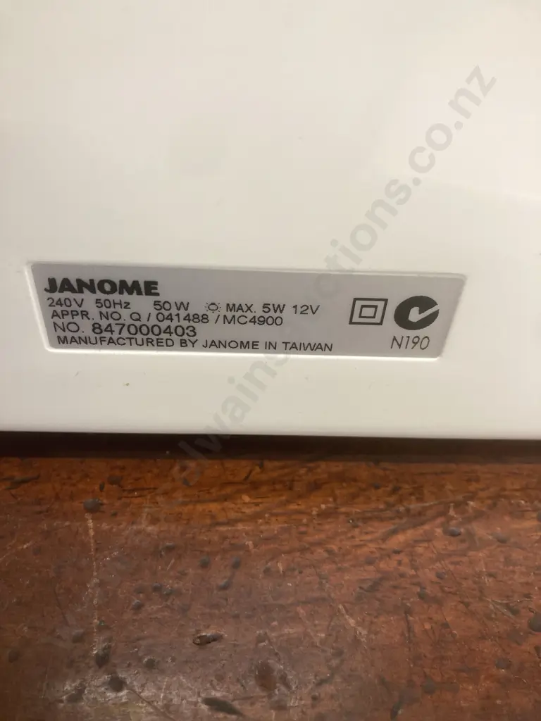 Janome Memory Craft 4900 Sewing Machine Image 1++