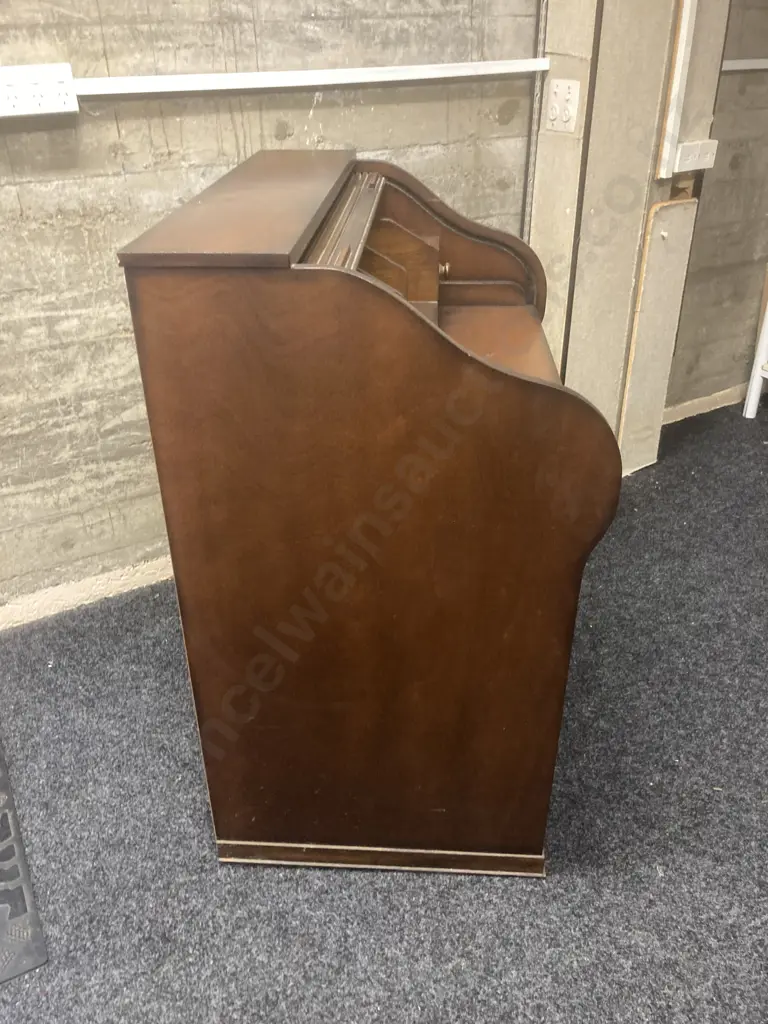 Vintage Wooden Rolltop Desk (No Key). H105 W88 D60cm Image 1++