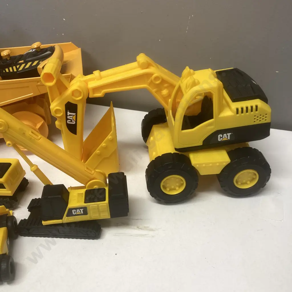 CAT Kids Toys, R/C Digger, Truck Missing Tyres & Small Toy Tank Image 1++