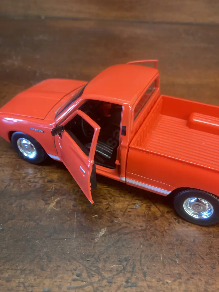 Maisto 1973 Datsun 620 Pickup, Red Collectors Edition 1:24 Diecast With Opening Doors Image 1++