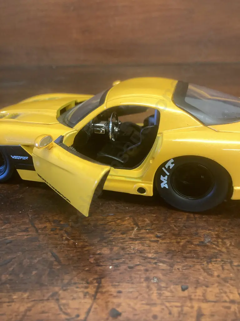 Jada Toys 1:24 Diecast 2008 Dodge Viper SRT10, Yellow Image 1++