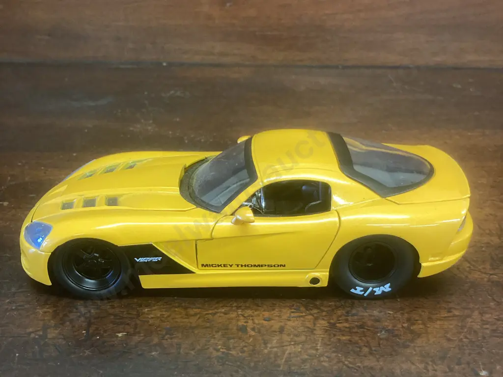 Jada Toys 1:24 Diecast 2008 Dodge Viper SRT10, Yellow Image 1++