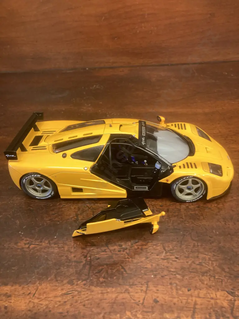 Solido 1/18 McLaren F1 GTR Orange Papaya,1996 (As Found Condition) With 2 Flags Image 1++