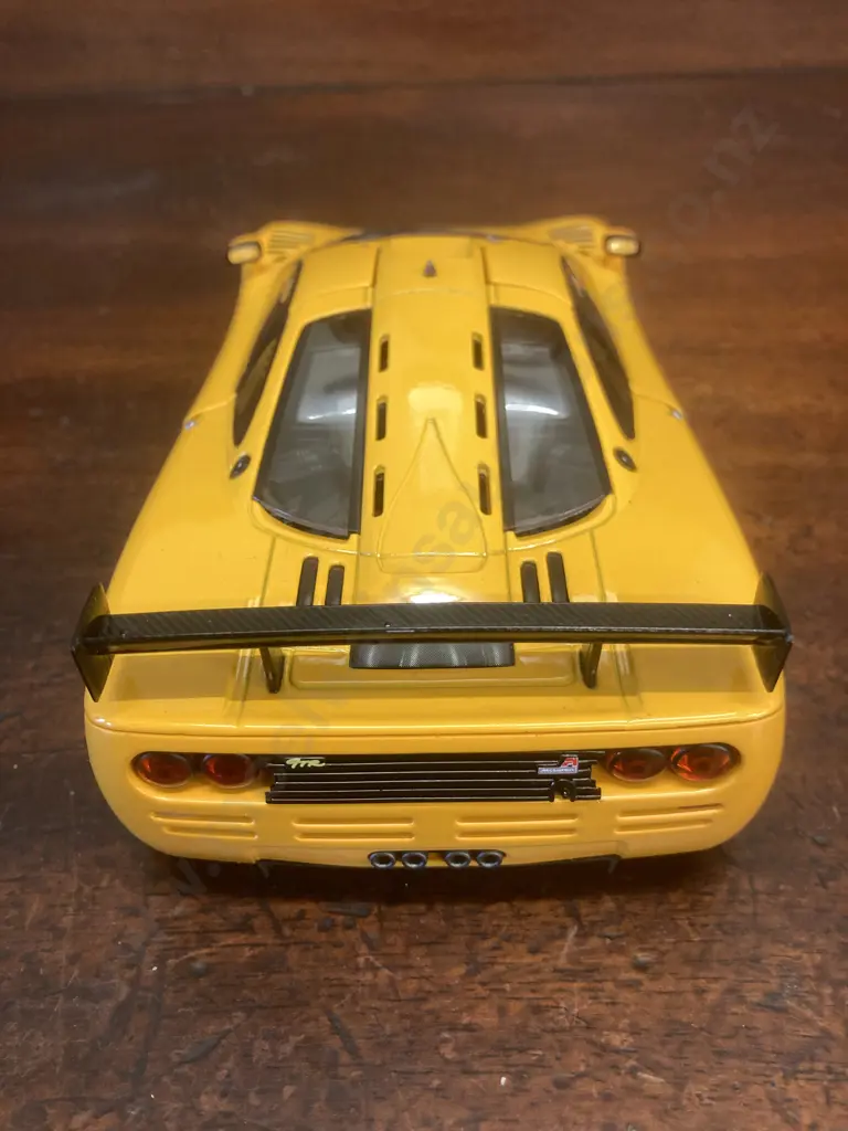 Solido 1/18 McLaren F1 GTR Orange Papaya,1996 (As Found Condition) With 2 Flags Image 1++