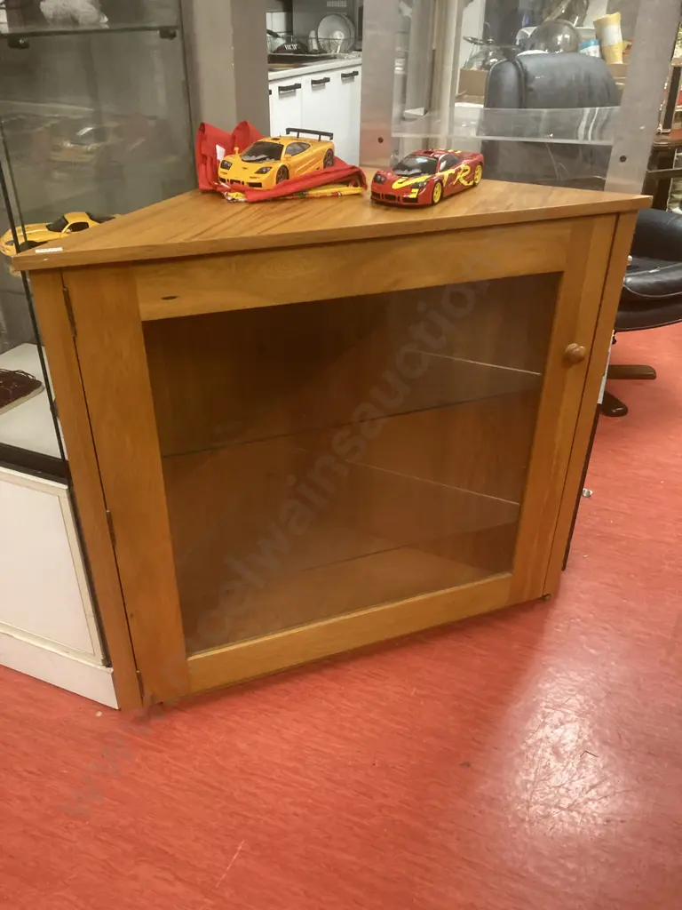 Rimu Effect Corner Display Cabinet, Glass Door & 2 Glass Shelves. H91 W96.5 D48cm Image 1++