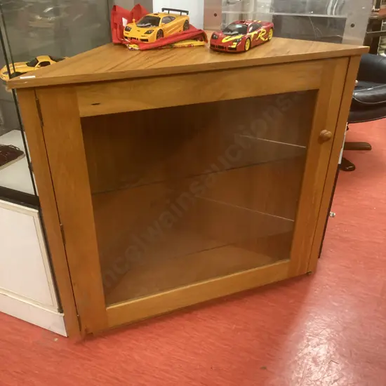 Rimu Effect Corner Display Cabinet, Glass Door & 2 Glass Shelves. H91 W96.5 D48cm